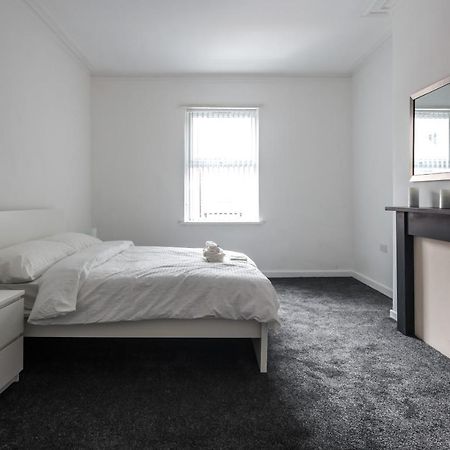 Spacious 4 Bed House In Birmingham, Suitable For Contractors Εξωτερικό φωτογραφία