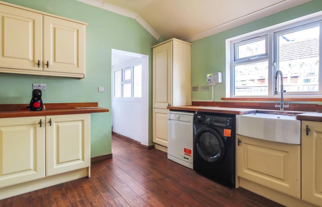 Spacious 4 Bed House In Birmingham, Suitable For Contractors Εξωτερικό φωτογραφία