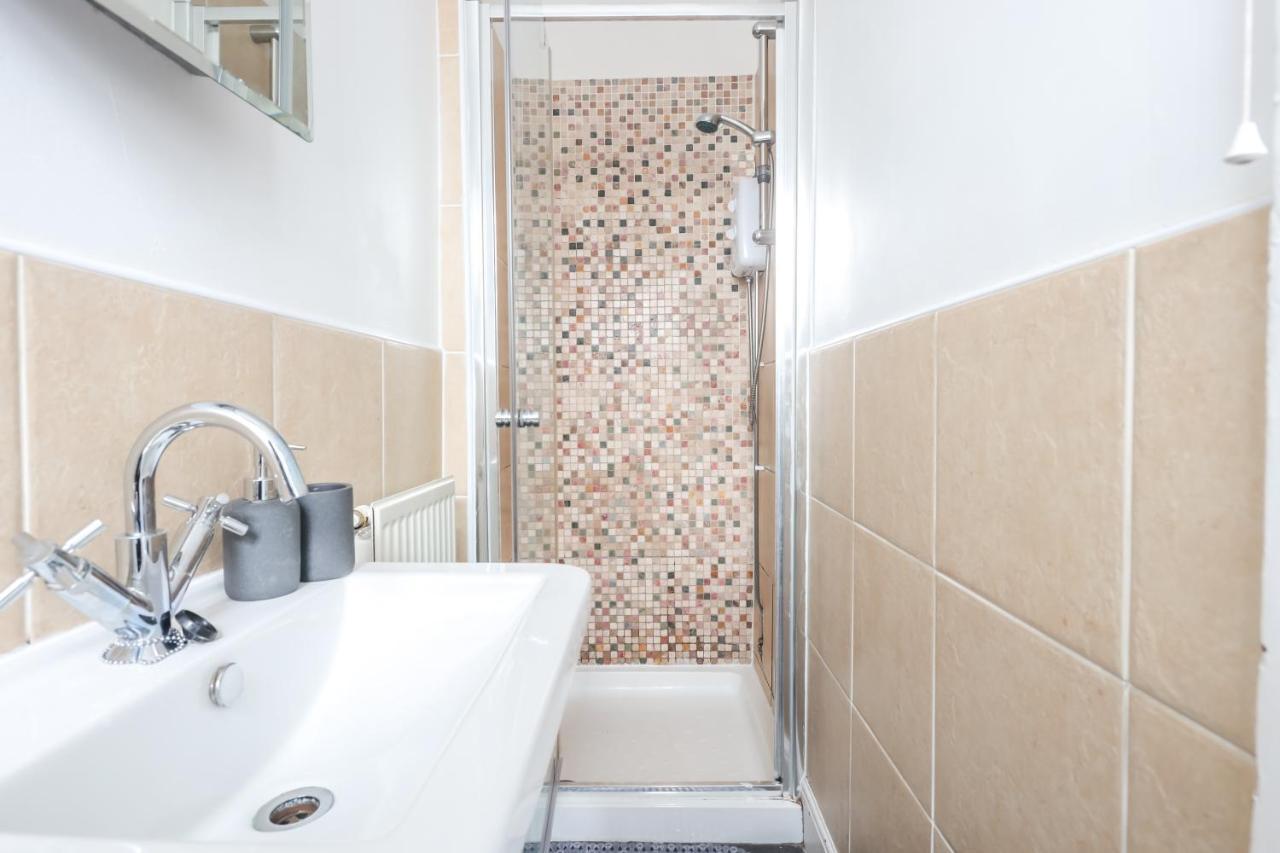Spacious 4 Bed House In Birmingham, Suitable For Contractors Εξωτερικό φωτογραφία